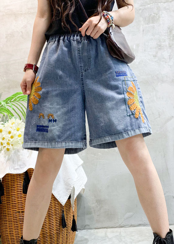 Beau short en jean brodé bleu d'été