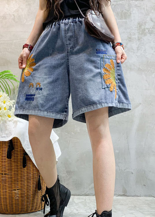 Beau short en jean brodé bleu d'été