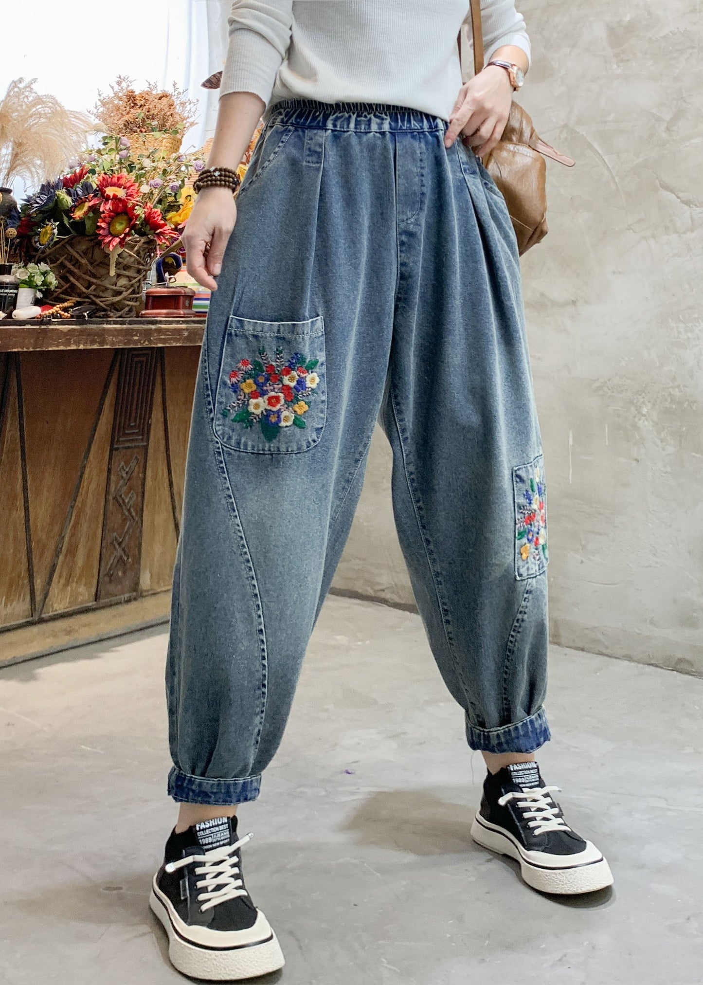 Beau denim Blue Floral Broideried Elastic Pockets POCHETS COTTON HAREM PANT