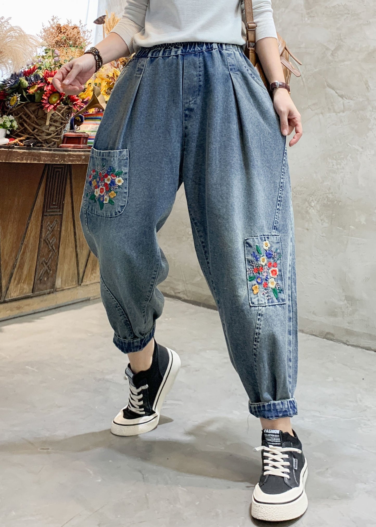 Beau denim Blue Floral Broideried Elastic Pockets POCHETS COTTON HAREM PANT