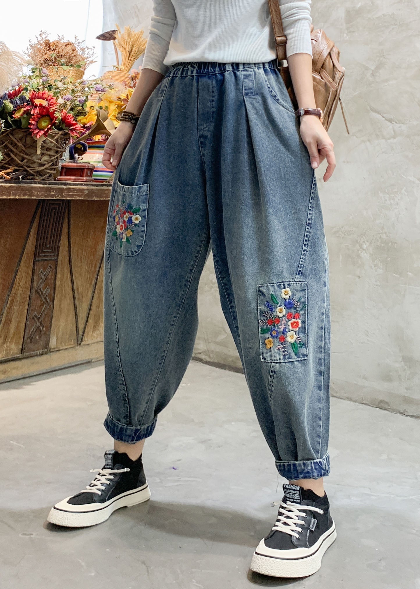 Beau denim Blue Floral Broideried Elastic Pockets POCHETS COTTON HAREM PANT