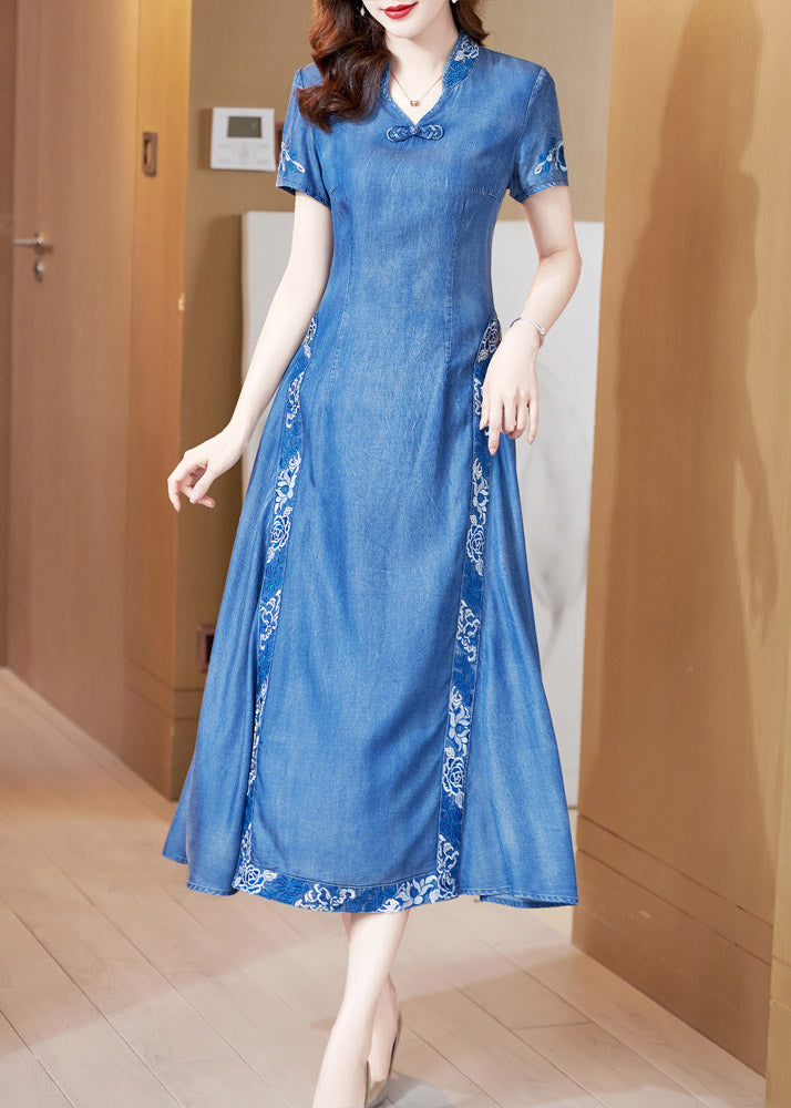 Bohemian Blue Stand Collar BroideriEd Butyto Silk Denim Maxi Robes à manches courtes