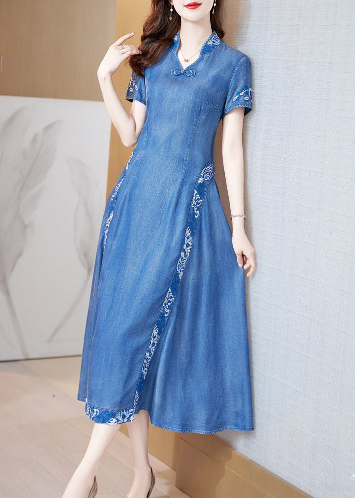 Bohemian Blue Stand Collar BroideriEd Butyto Silk Denim Maxi Robes à manches courtes