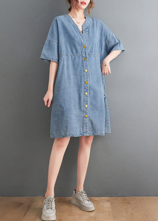 Robe de jean surdimensionnée au cou bleu clair clair