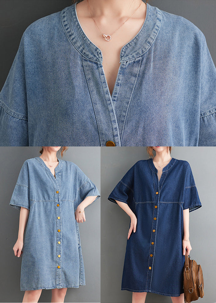 Robe de jean surdimensionnée au cou bleu clair clair