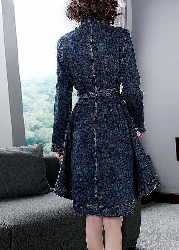 Couchons de cou bleu en V italien Robe en denim en coton brodé