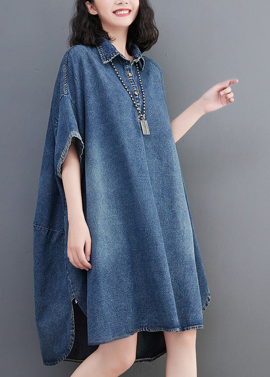 Côté bouton bleu ouvrir la robe de jean maxi l'été