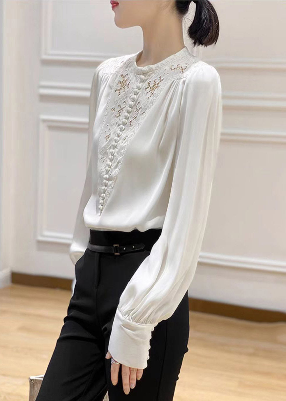 2022 White O-Neck Embroideried Floral Silk Shirt Long Sleeve