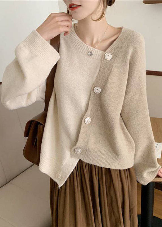 Femmes beige asymétrique bouton tricot tricot d'hiver pullles d'hiver